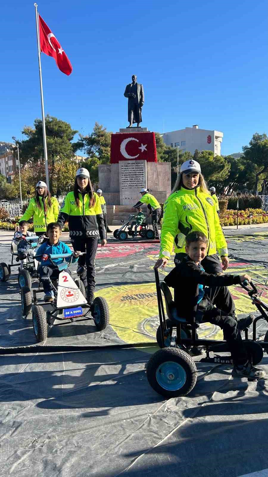 Mobil Trafik Eğitim Tırı Muğla’da öğrencilere trafik bilincini aşılayacak
