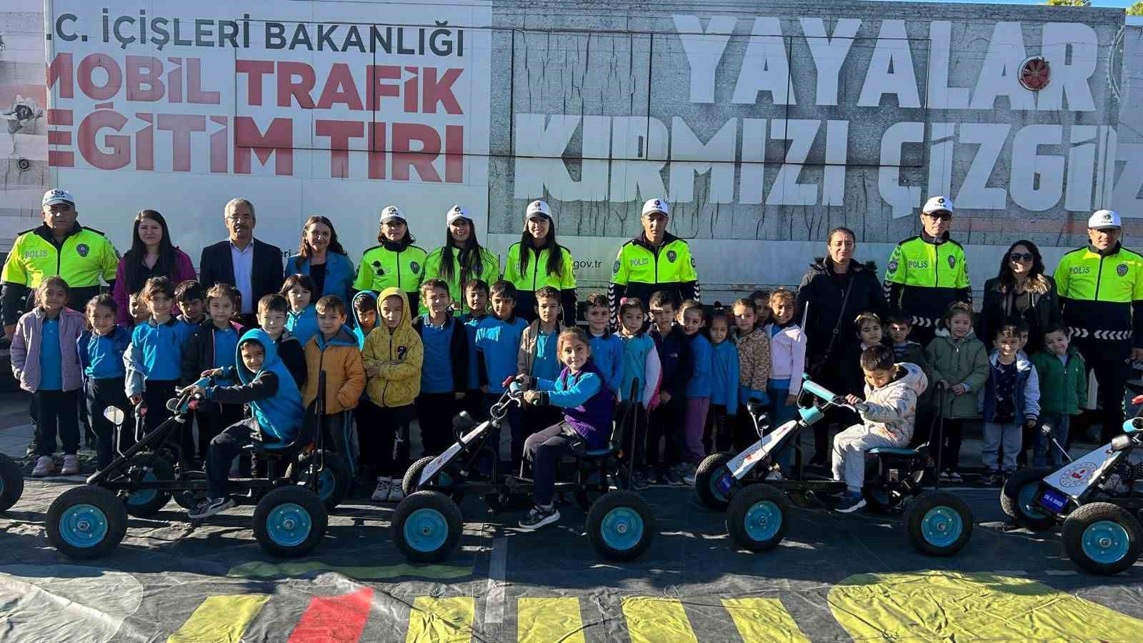 Mobil Trafik Eğitim Tırı Muğla’da öğrencilere trafik bilincini aşılayacak
