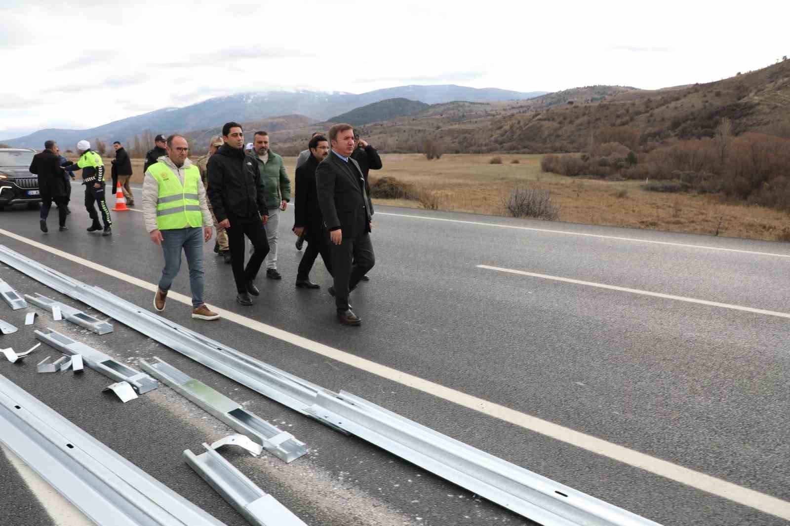 Ölümlü trafik kazalarının meydana geldiği yola bariyerli tedbir
