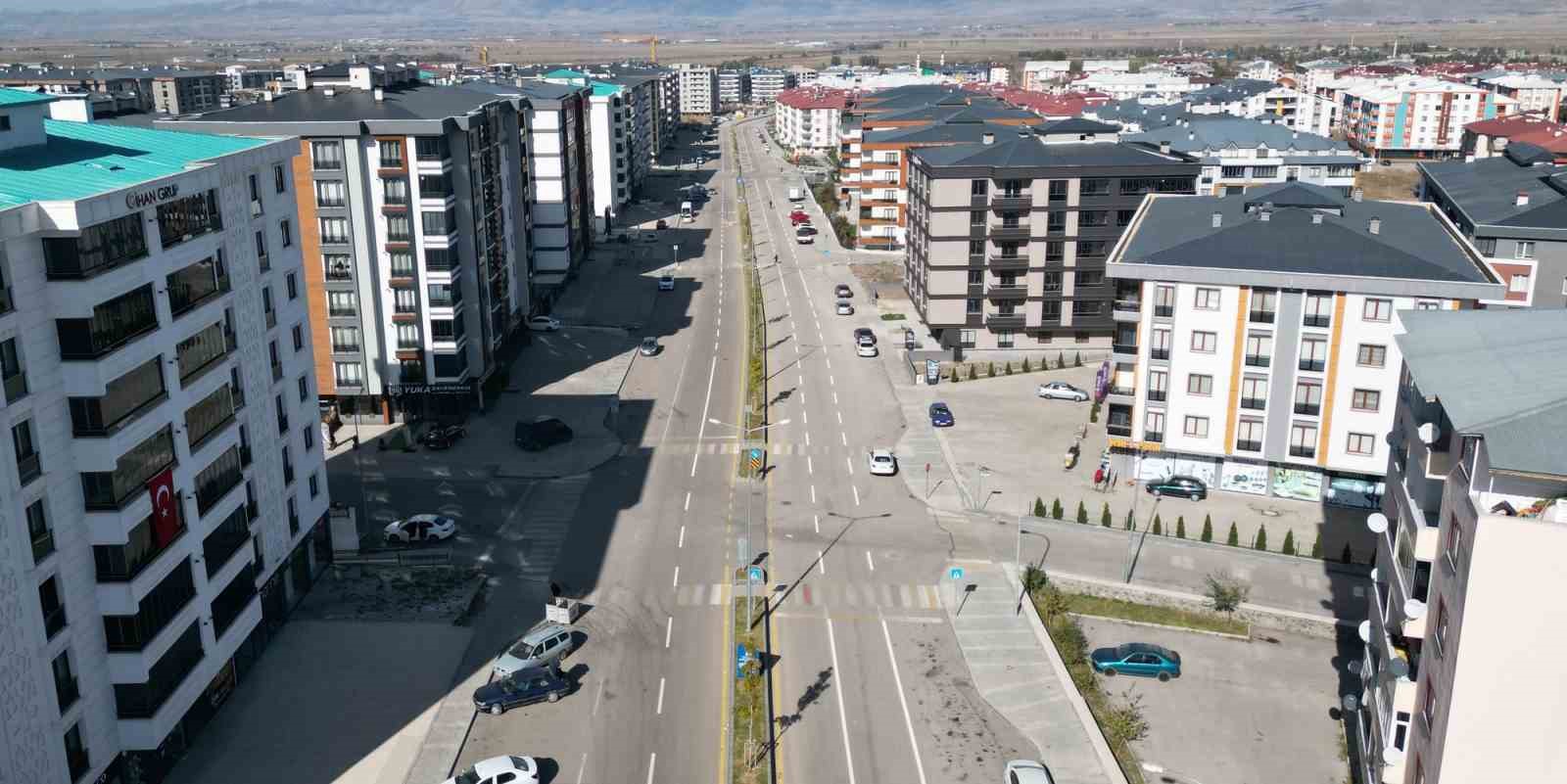 Korgeneral Zekai Aksakallı caddesi yoğun ilgiyle açıldı
