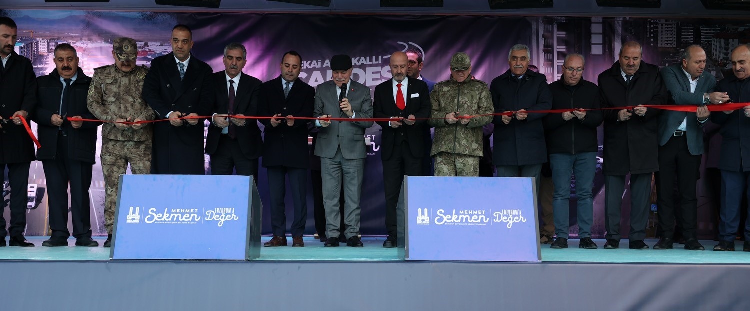 Korgeneral Zekai Aksakallı caddesi yoğun ilgiyle açıldı
