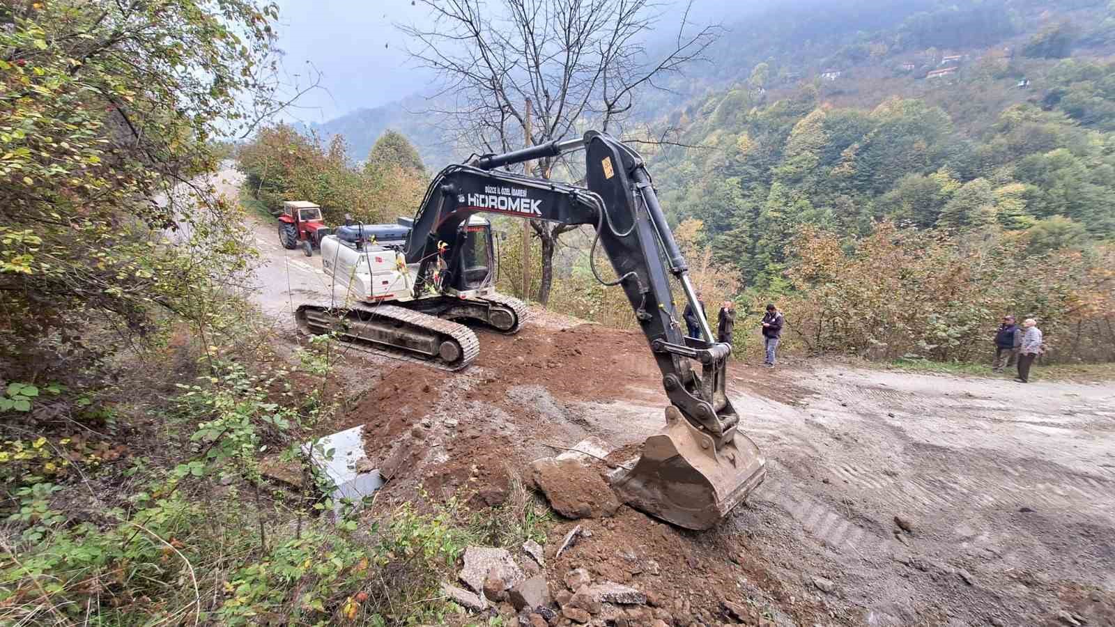 10 metre uzunluğunda kutu menfez yapıldı
