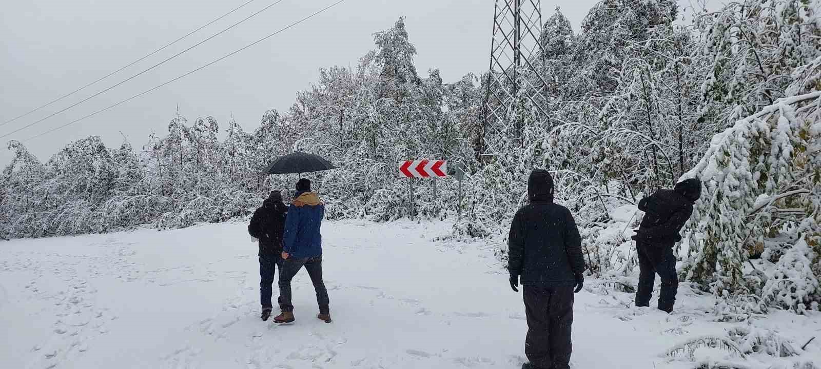 Macahel’de kar sürprizi: Mahsur kalan Fransız turistler kurtarıldı
