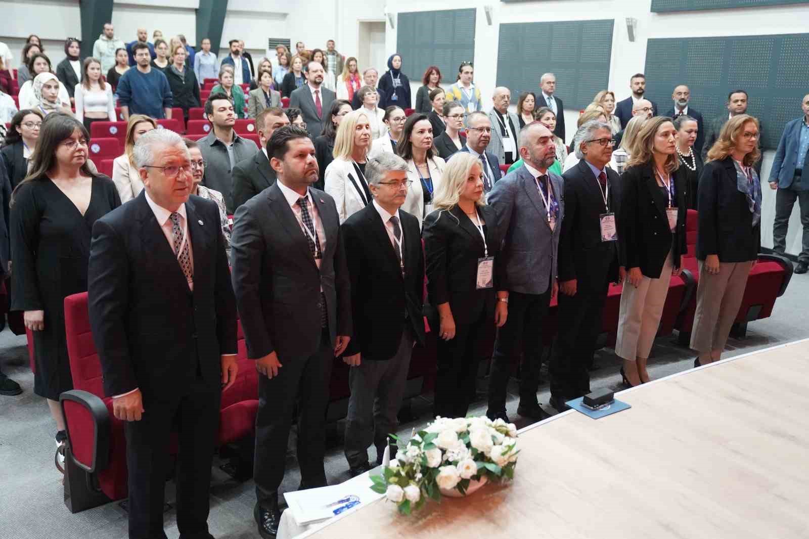 Prof. Dr. Şengün: “Gıda kaynaklı hastalıkların birçoğu uygunsuz şartlarda üretilen ürünlerden kaynaklanıyor”
