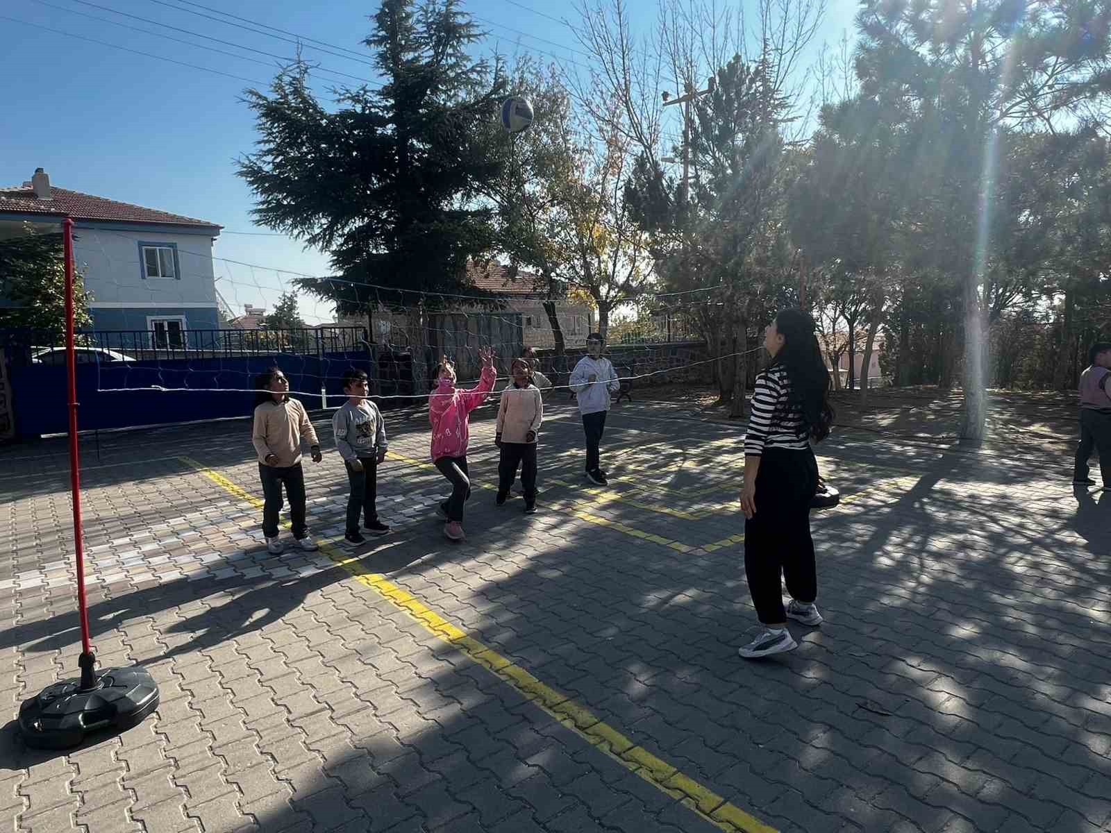 Altunhisar’da Çocuklar Okula Sporla Başlıyor
