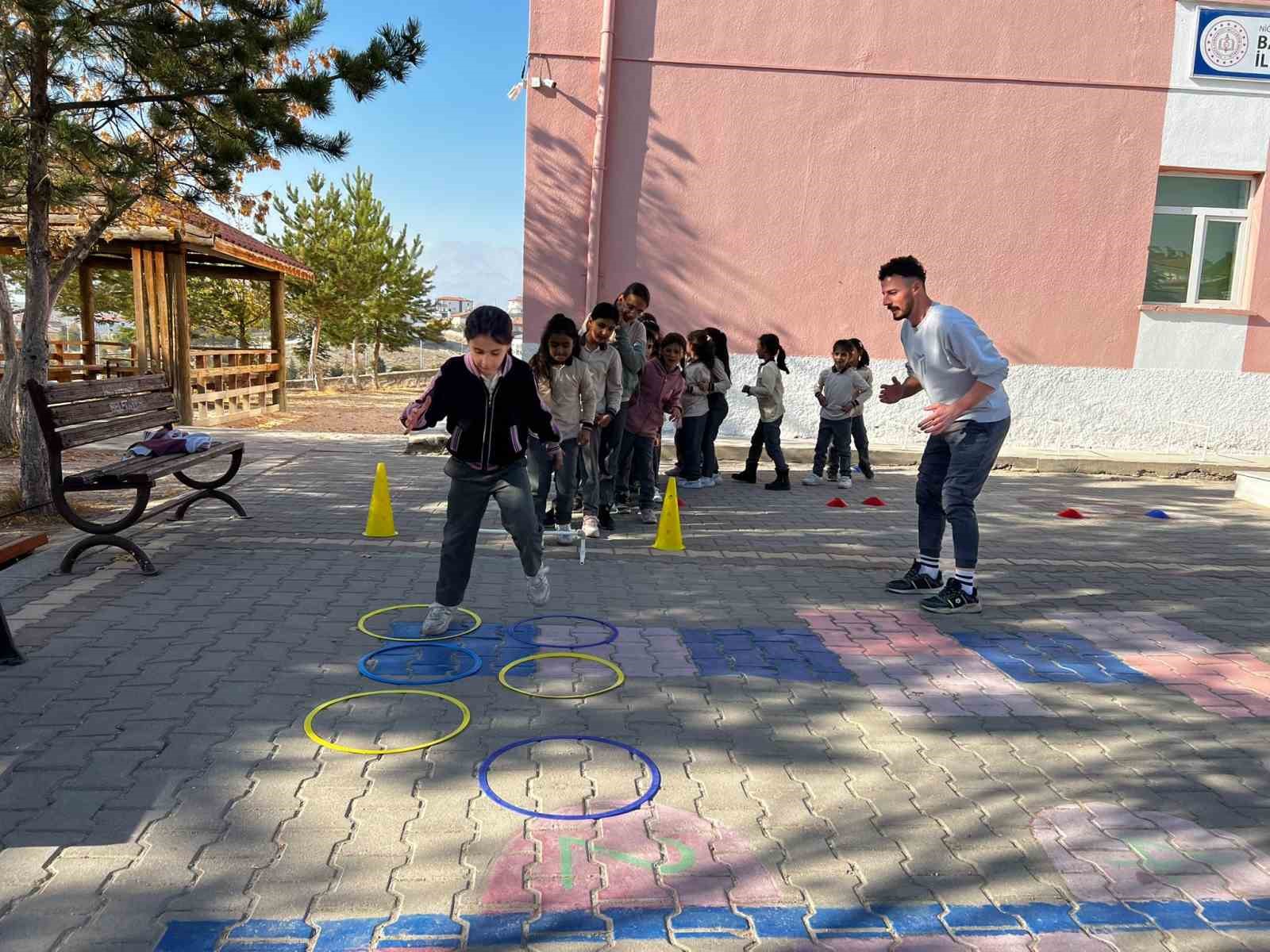 Altunhisar’da Çocuklar Okula Sporla Başlıyor
