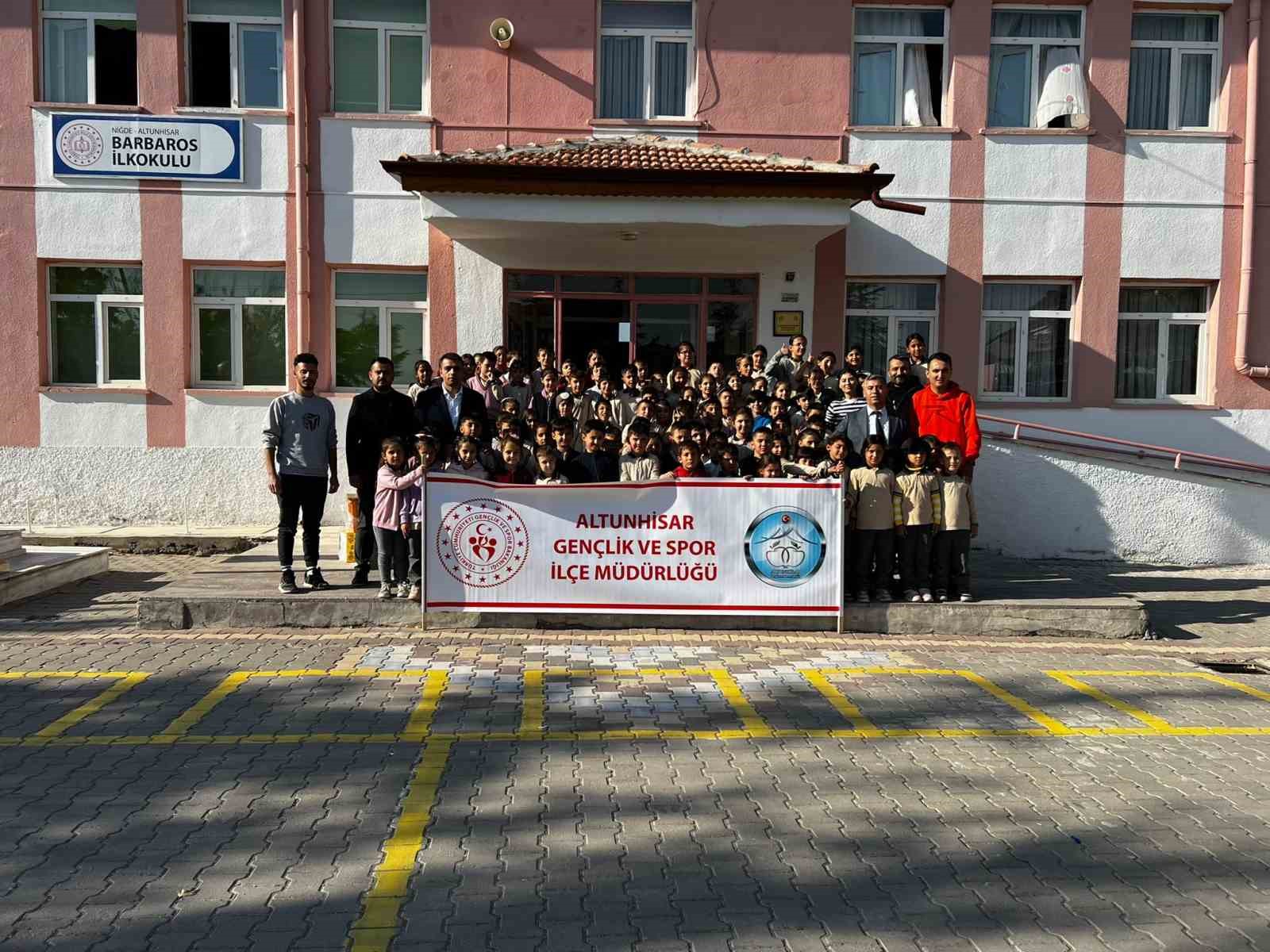 Altunhisar’da Çocuklar Okula Sporla Başlıyor
