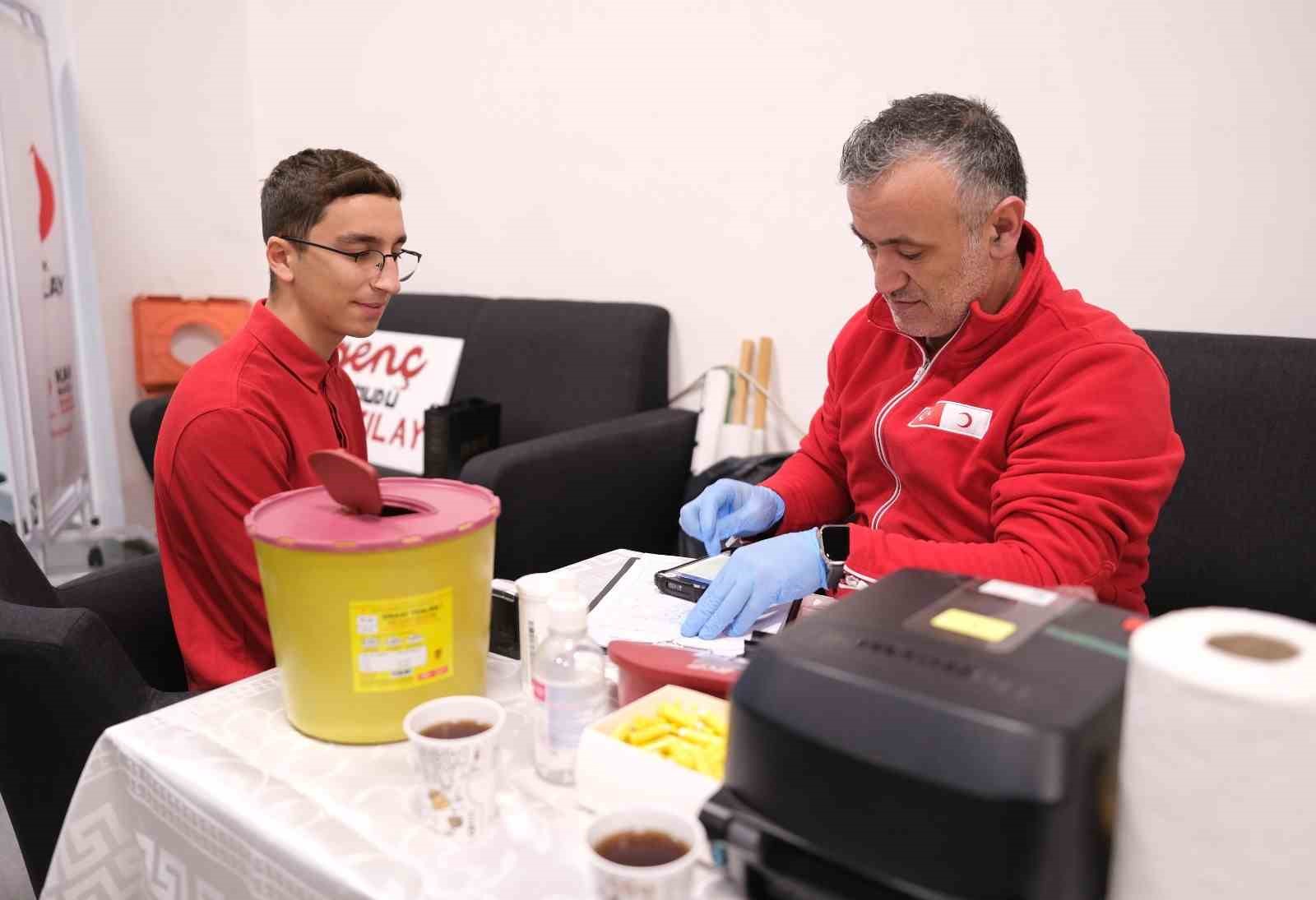 Akademisyen ve öğrencilerden hayat kurtaran bağış
