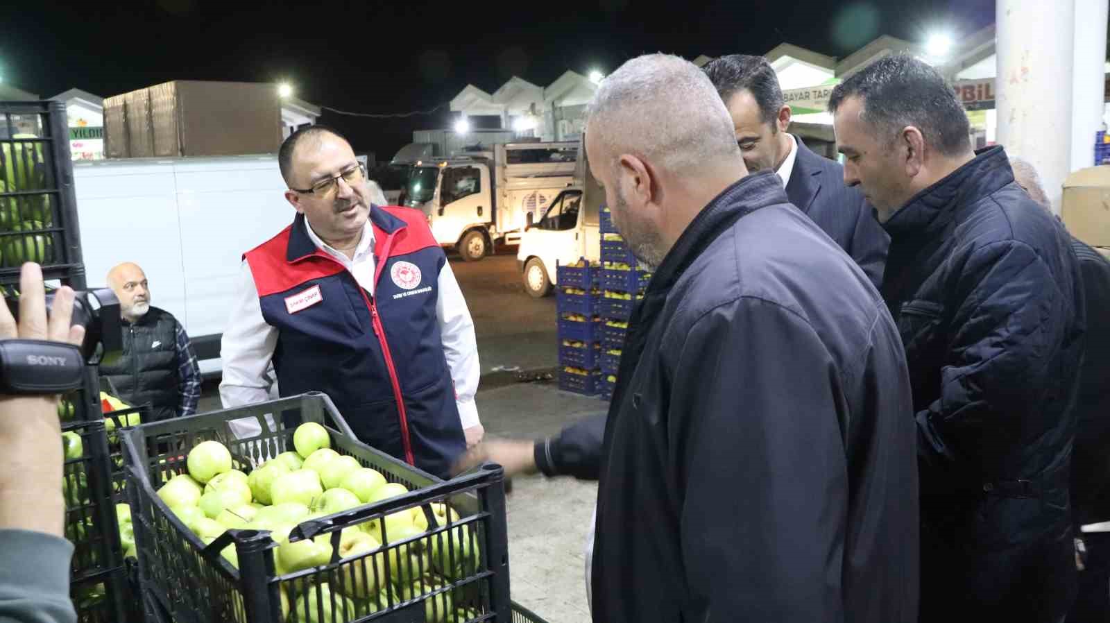 Hal esnafını şafak vaktinde dinlendi
