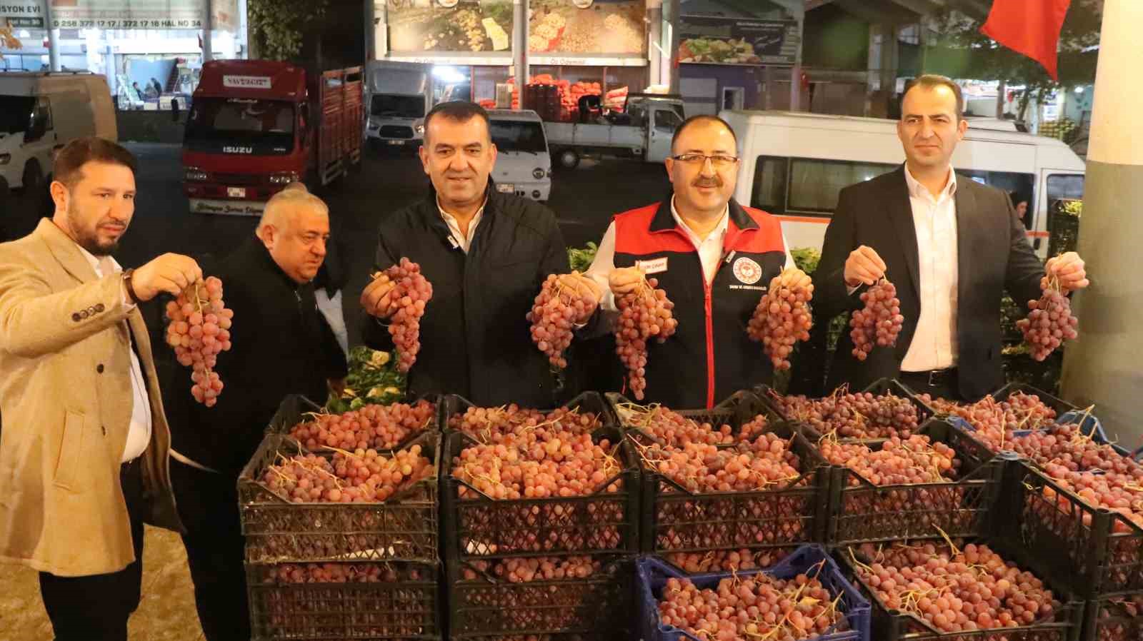 Hal esnafını şafak vaktinde dinlendi
