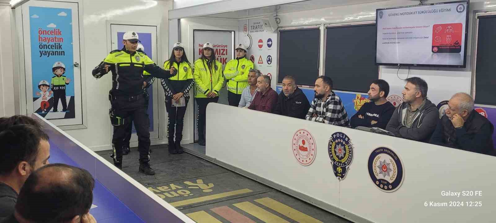 Muğla’da “En İyi Trafik Polisi Babalardır” projesiyle motosiklet güvenliği eğitimi başladı
