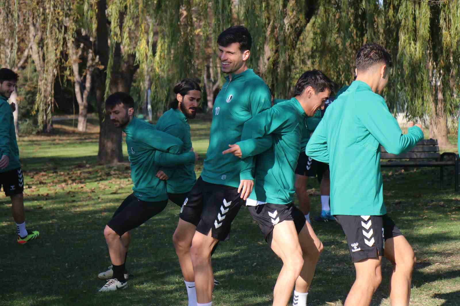 Sakaryaspor, Marmara derbisinin hazırlıklarını sürdürüyor
