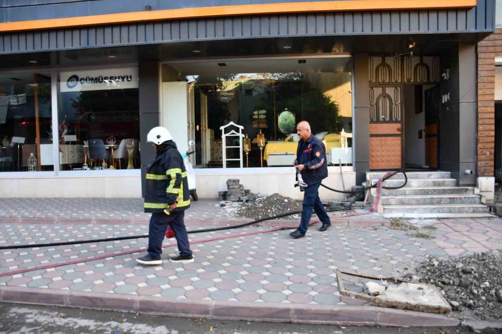 2 katlı evde çıkan yangın söndürüldü
