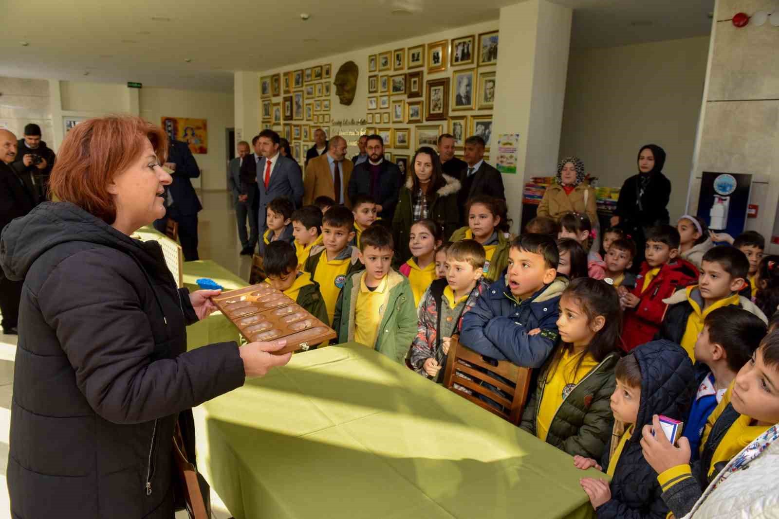 Öğrenciler, ahşap akıl oyunları ile hem eğlendi hem öğrendi
