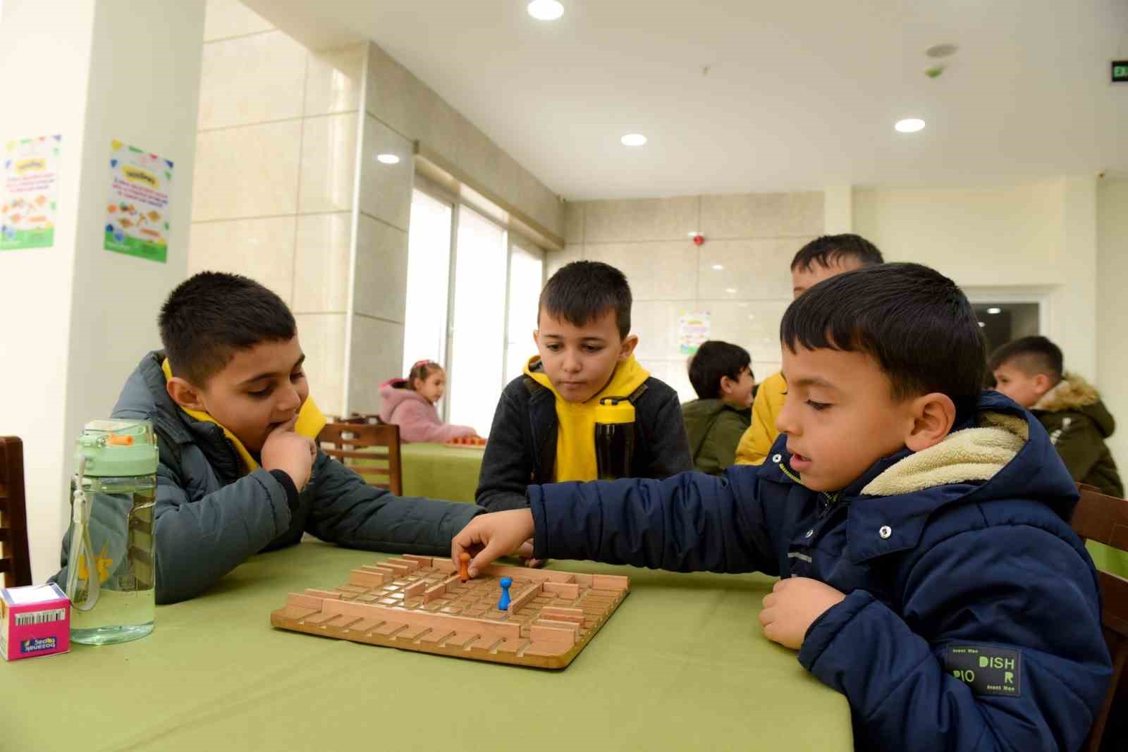 Öğrenciler, ahşap akıl oyunları ile hem eğlendi hem öğrendi
