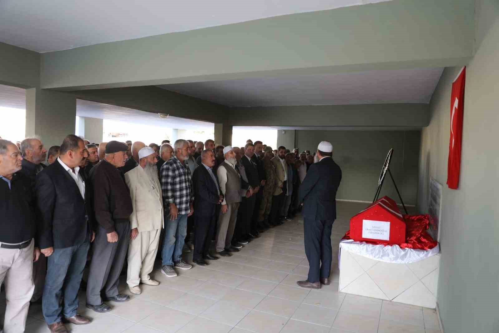 Vatani görevini yerine getirdiği esnada vefat eden asker son yolculuğuna uğurlandı
