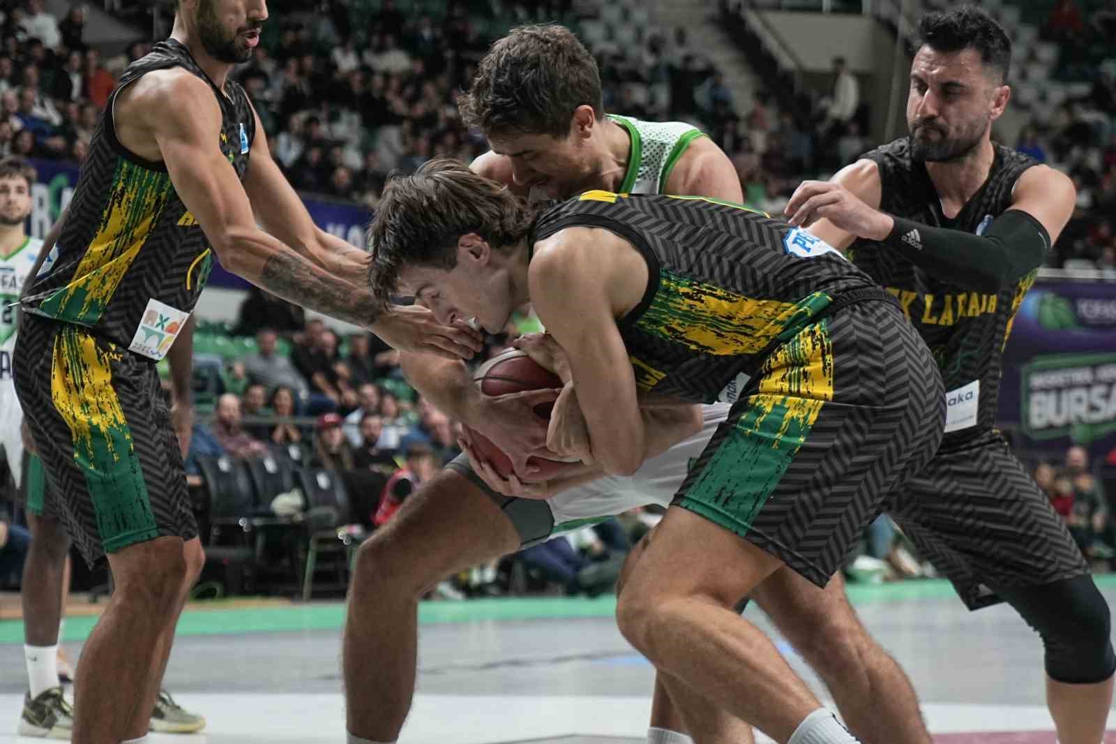 FIBA Europe Cup: Tofaş: 93 - Petrolina AEK: 61
