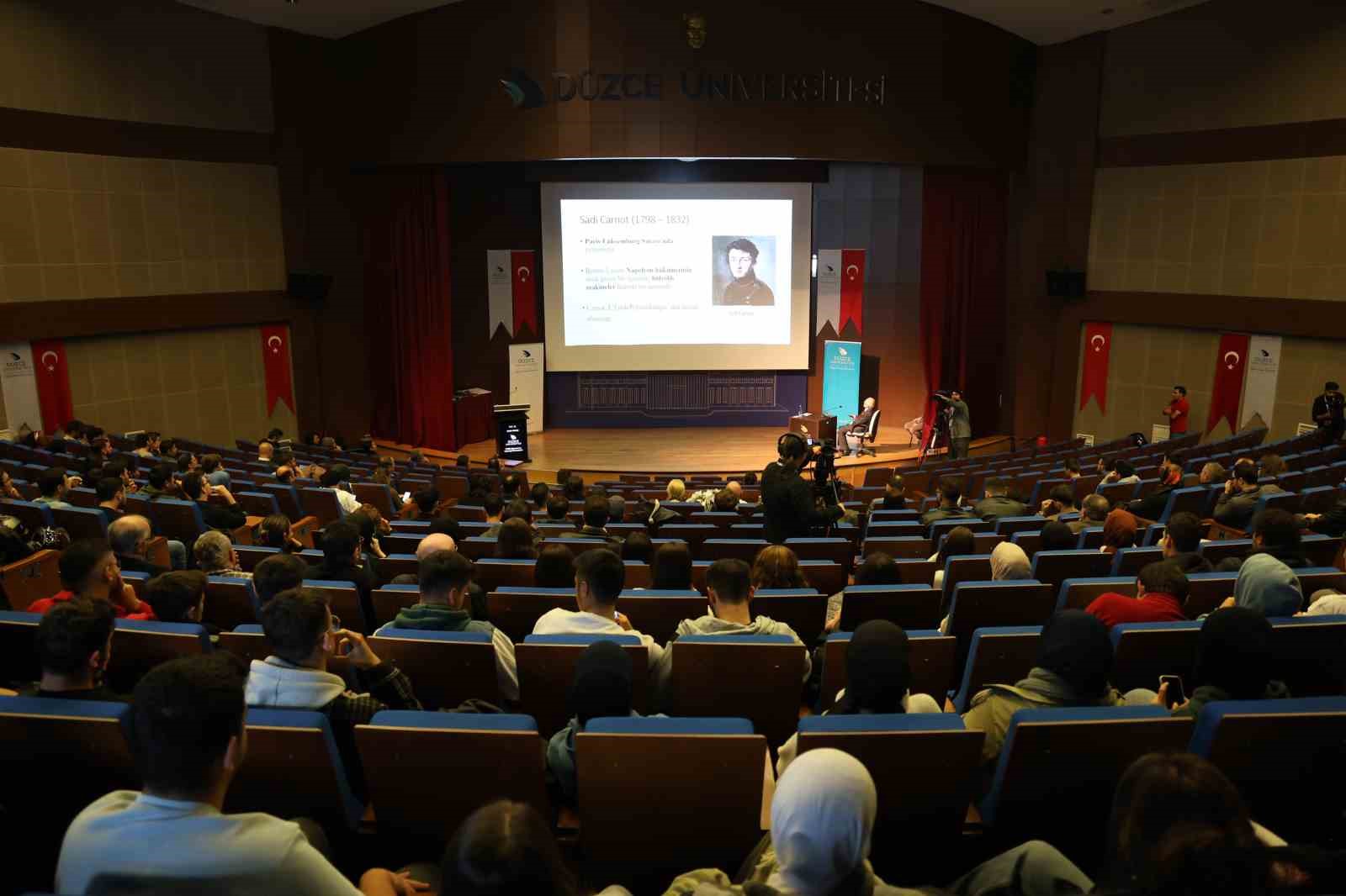 Prof. Dr. Sadık Kakaç Düzce Üniversitesi öğrencileriyle buluştu
