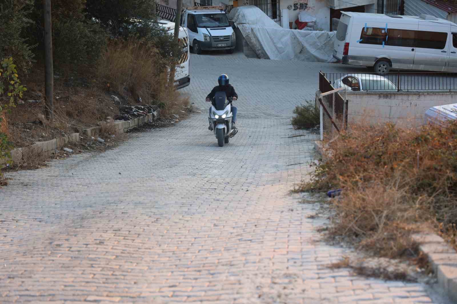 Antakya’da vatandaşlar sık sık kazaların yaşandığı sokak için çözüm bekliyor
