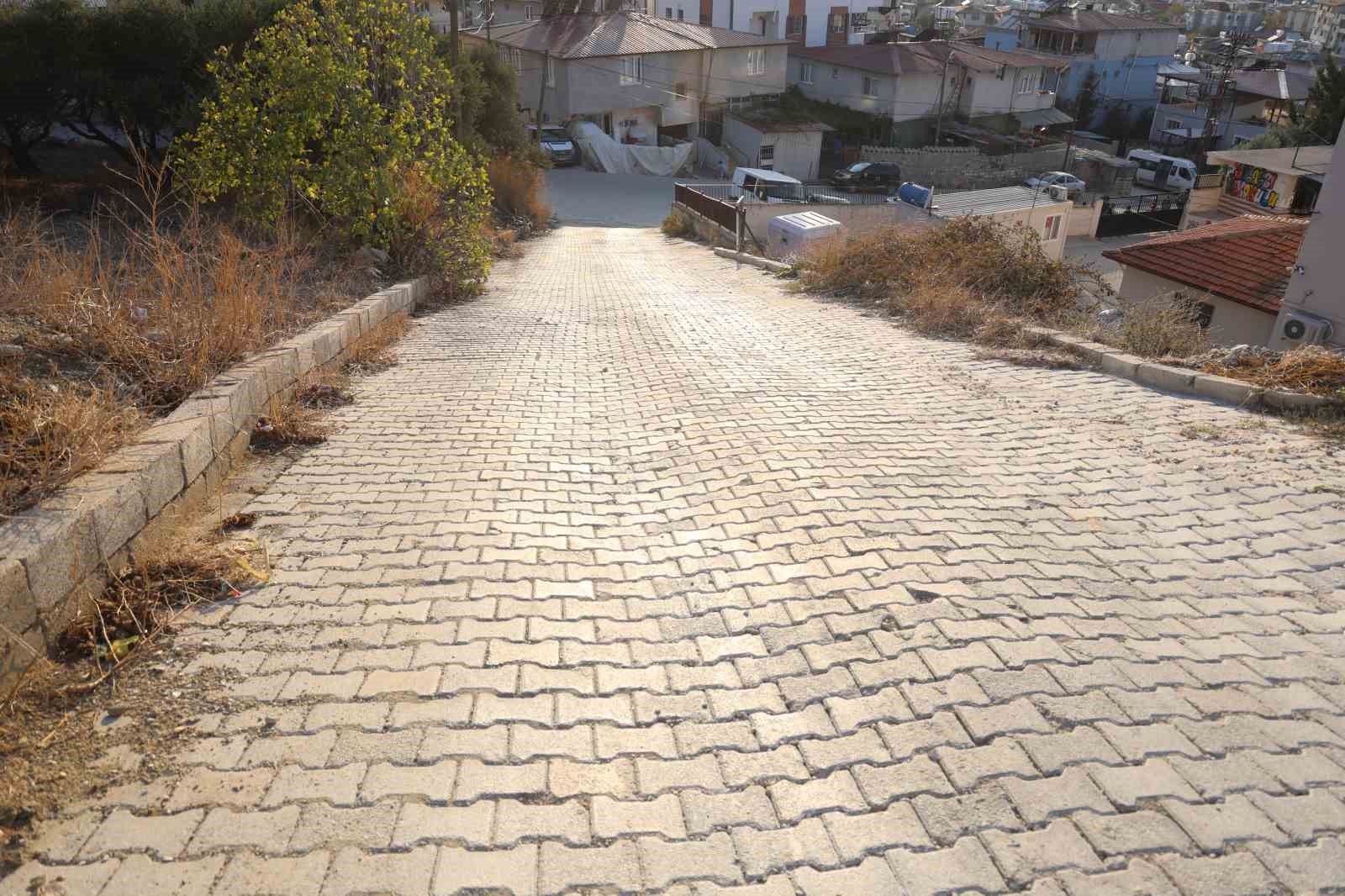 Antakya’da vatandaşlar sık sık kazaların yaşandığı sokak için çözüm bekliyor
