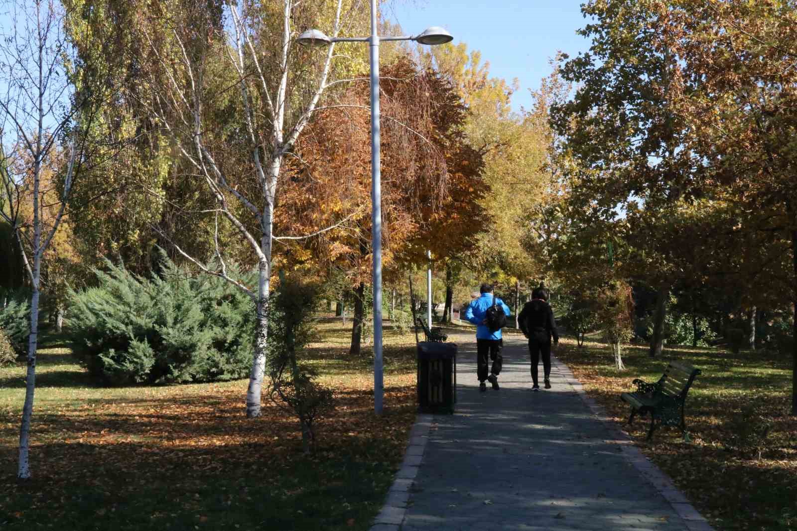 (ÖZEL) Eskişehir’de sonbahar kartpostallık manzaralar ortaya çıkardı
