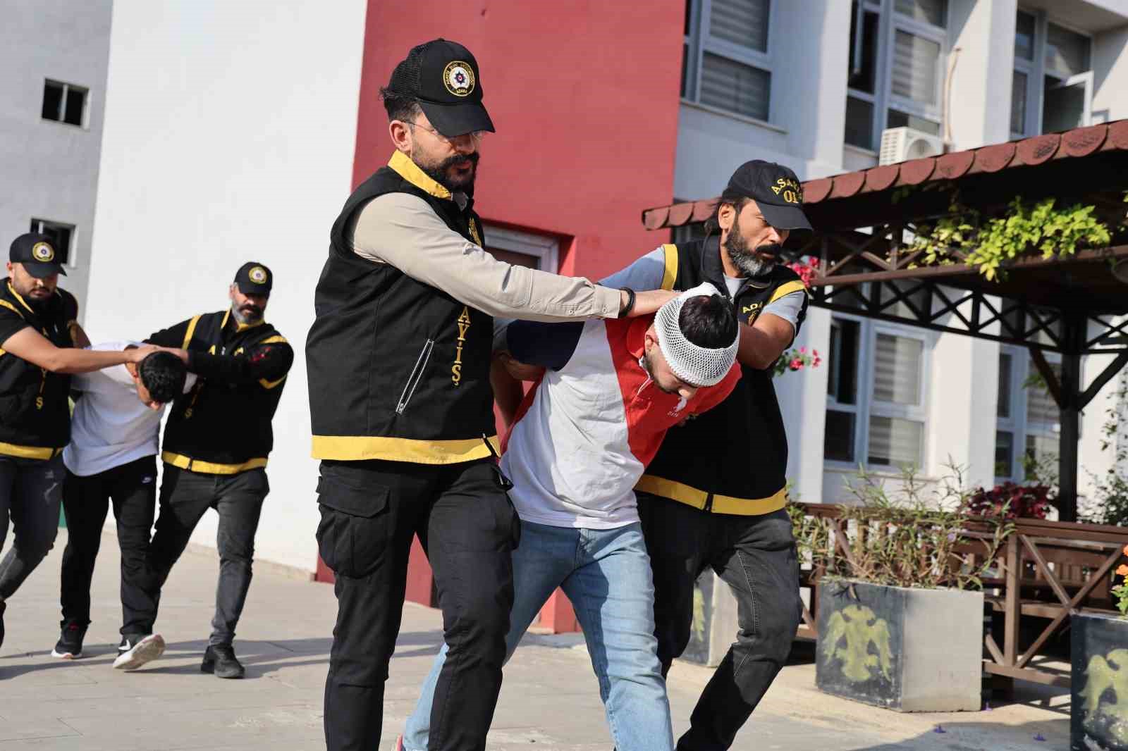 Adana’da kebapçıya silahla saldıran 2 şüpheli tutuklandı
