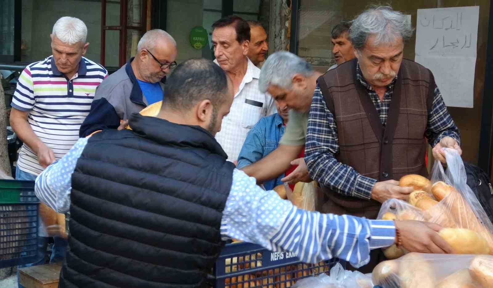 Mersin’de 4 liralık ekmek ’kapış kapış’ gidiyor
