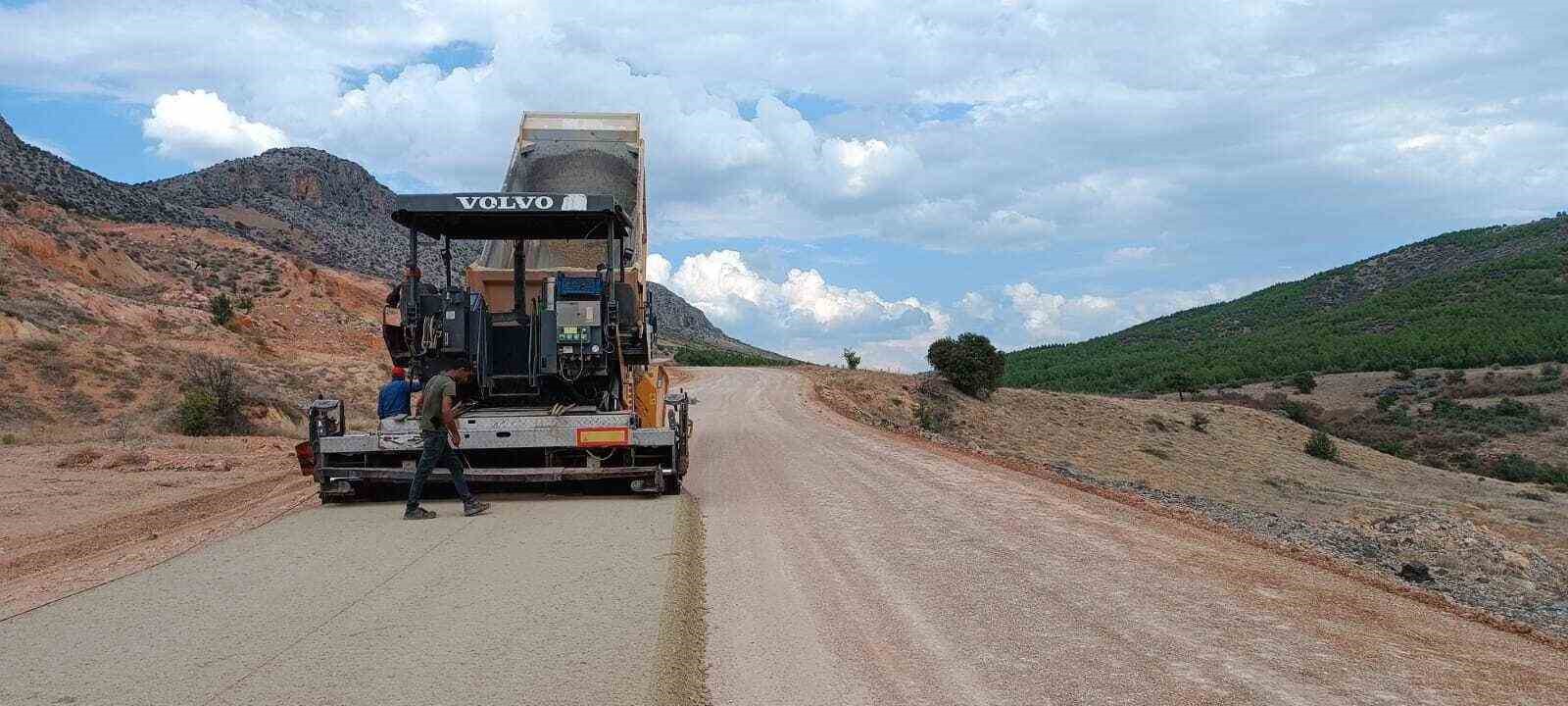 Başkan Çavuşoğlu; “Yıllardır görmezden gelinen yolları yeniliyoruz”
