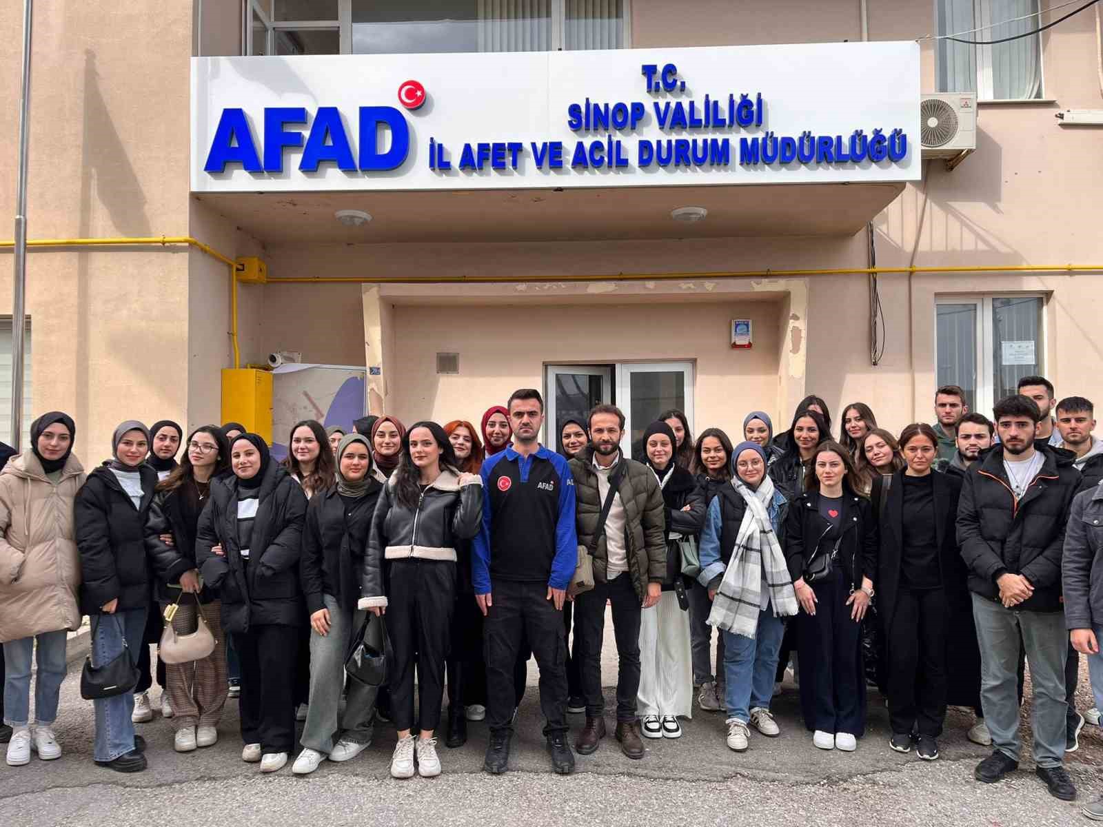 Öğrenciler afet ve acil durumlar hakkında bilgilendirildi
