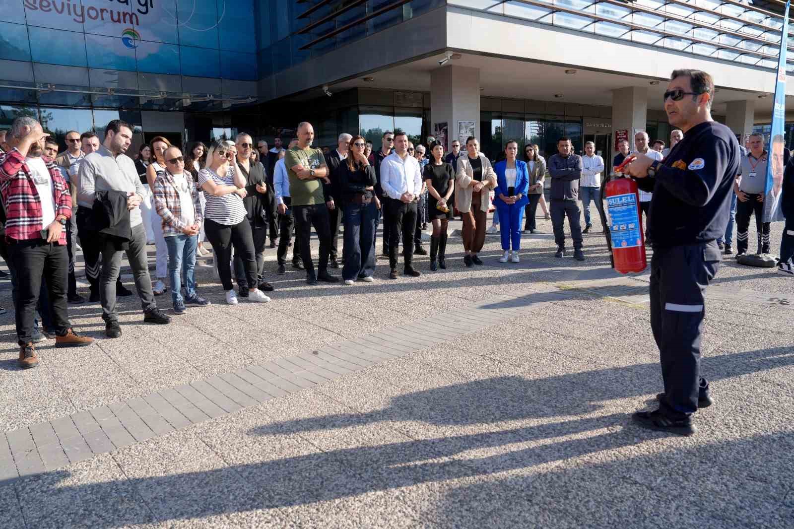 Çukurova Belediyesi personeline yangın eğitimi verildi
