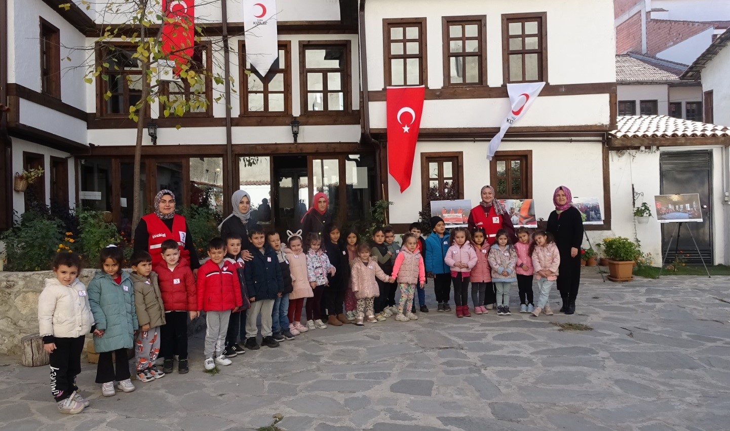 Tavşanlı’da öğrencilerin Kızılay’a ilgisi
