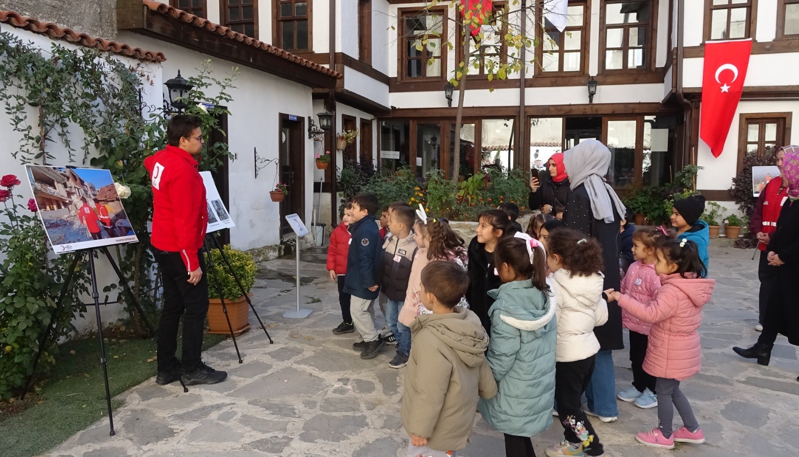 Tavşanlı’da öğrencilerin Kızılay’a ilgisi
