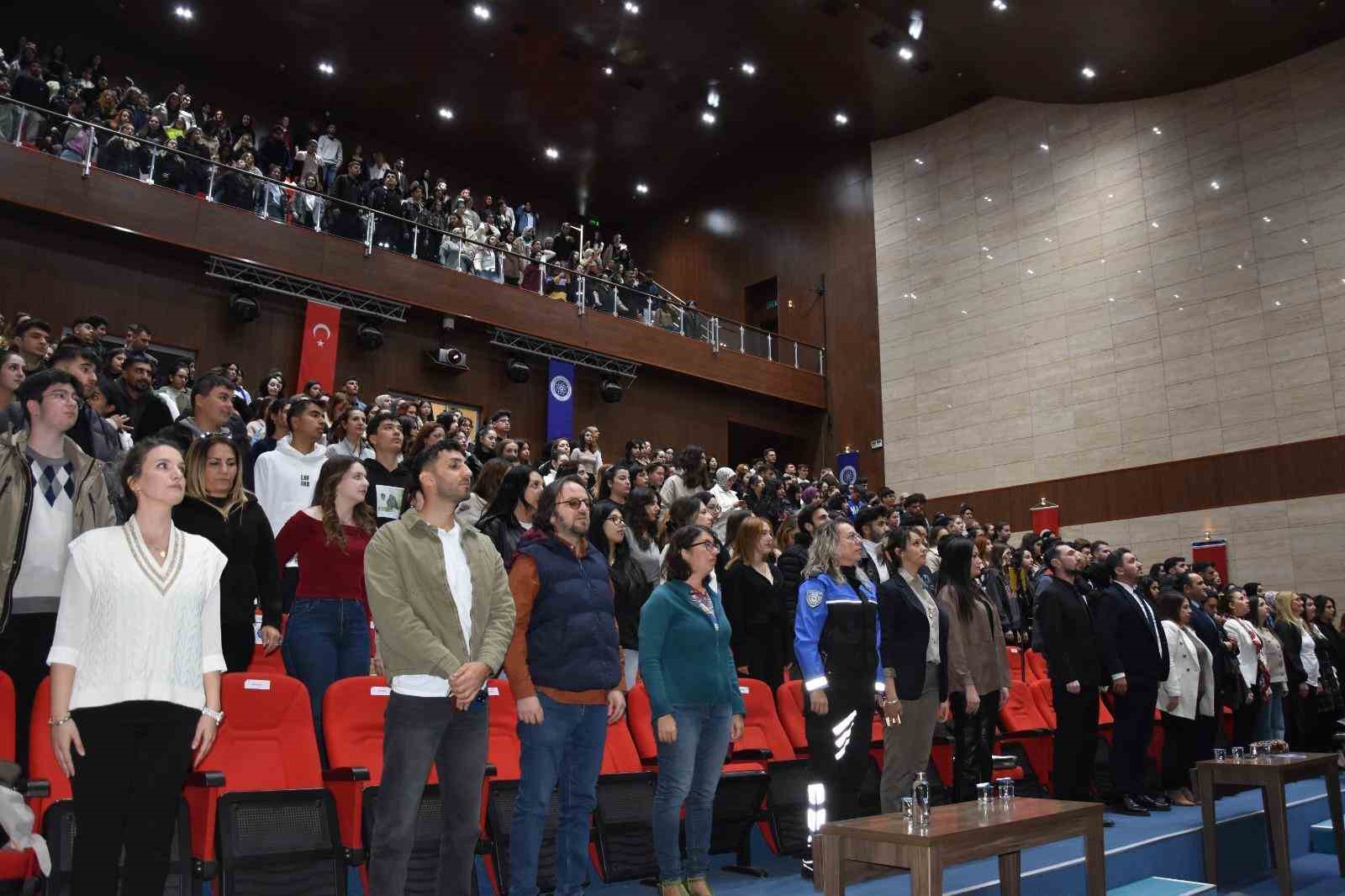 Tekirdağ’da üniversitelilere kadına yönelik şiddetle mücadele eğitimi verildi
