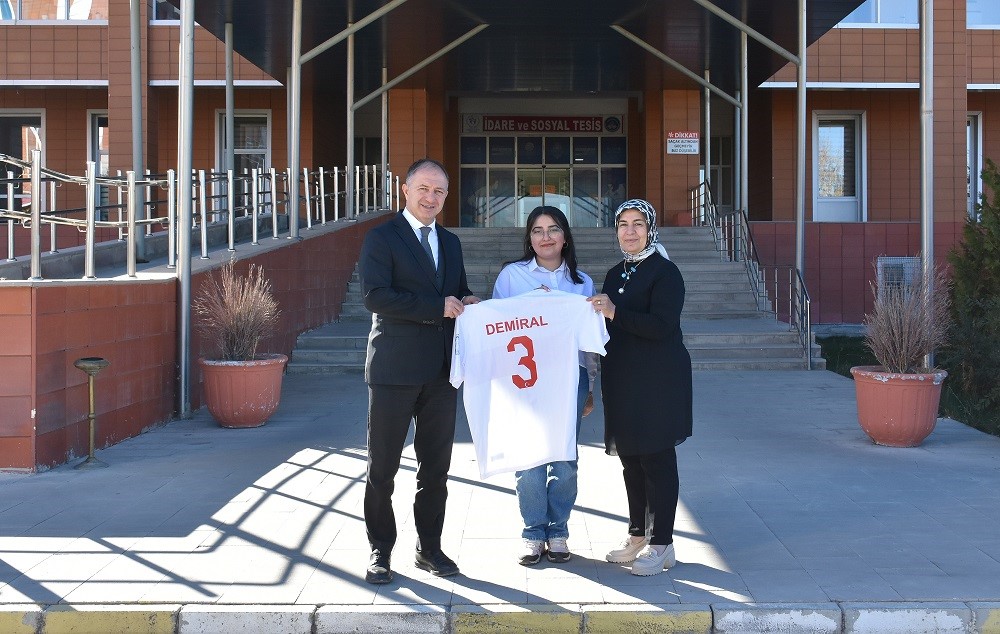 Hayranı olduğu Merih’in formasını ‘Yurtlig’den kazandı
