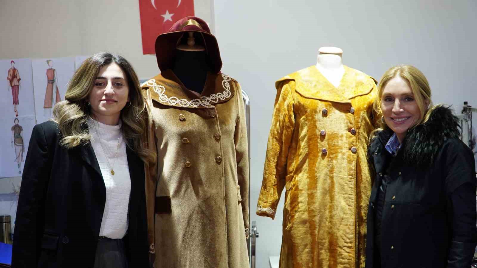 Tokat’ta ailesinin geçmişini keşfeden moda tasarımcısı Dilek Hanif el sanatlarını dünyaya taşıyacak
