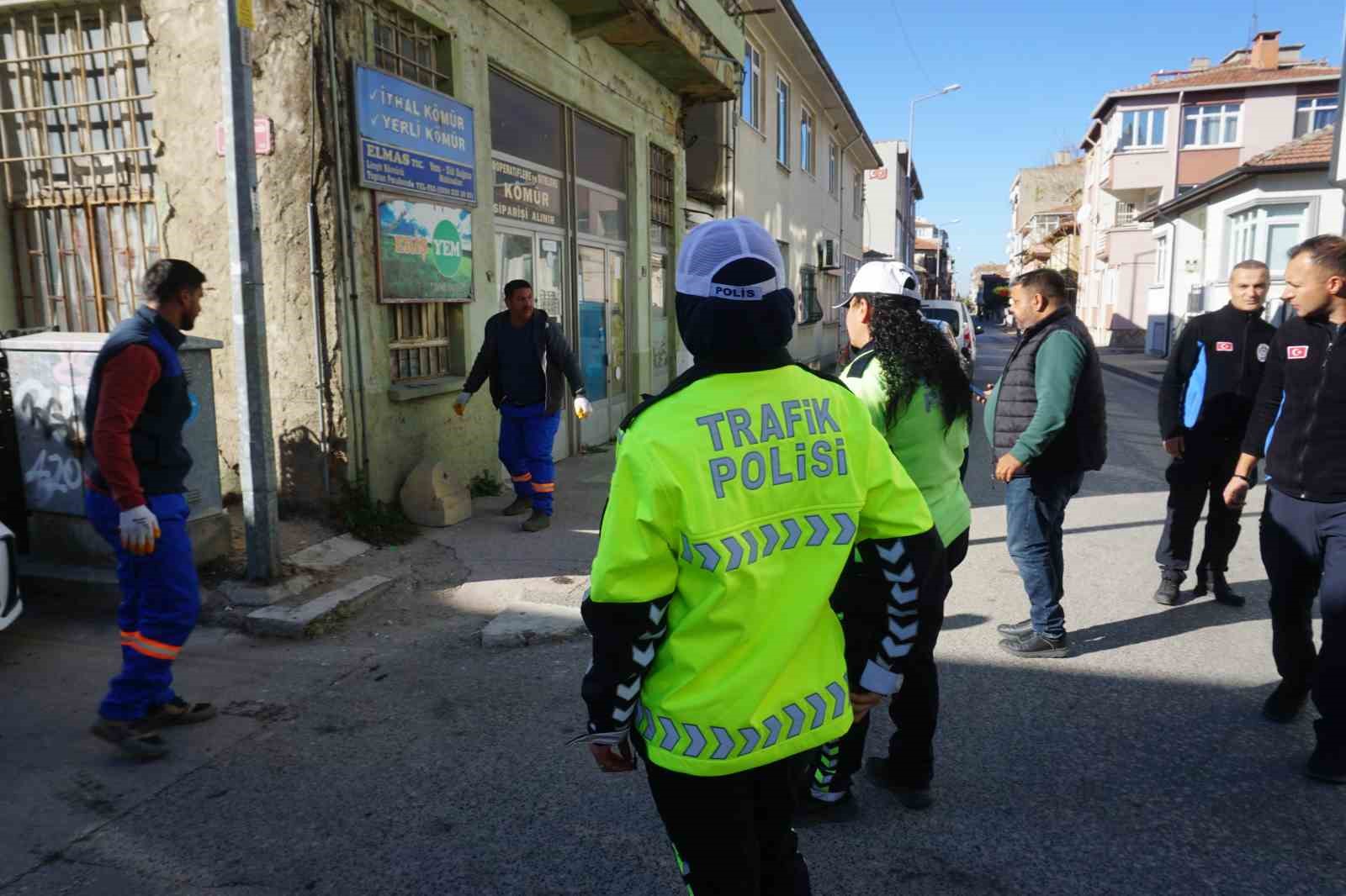 Edirne’de polis ve zabıta ekiplerinden duba uygulaması
