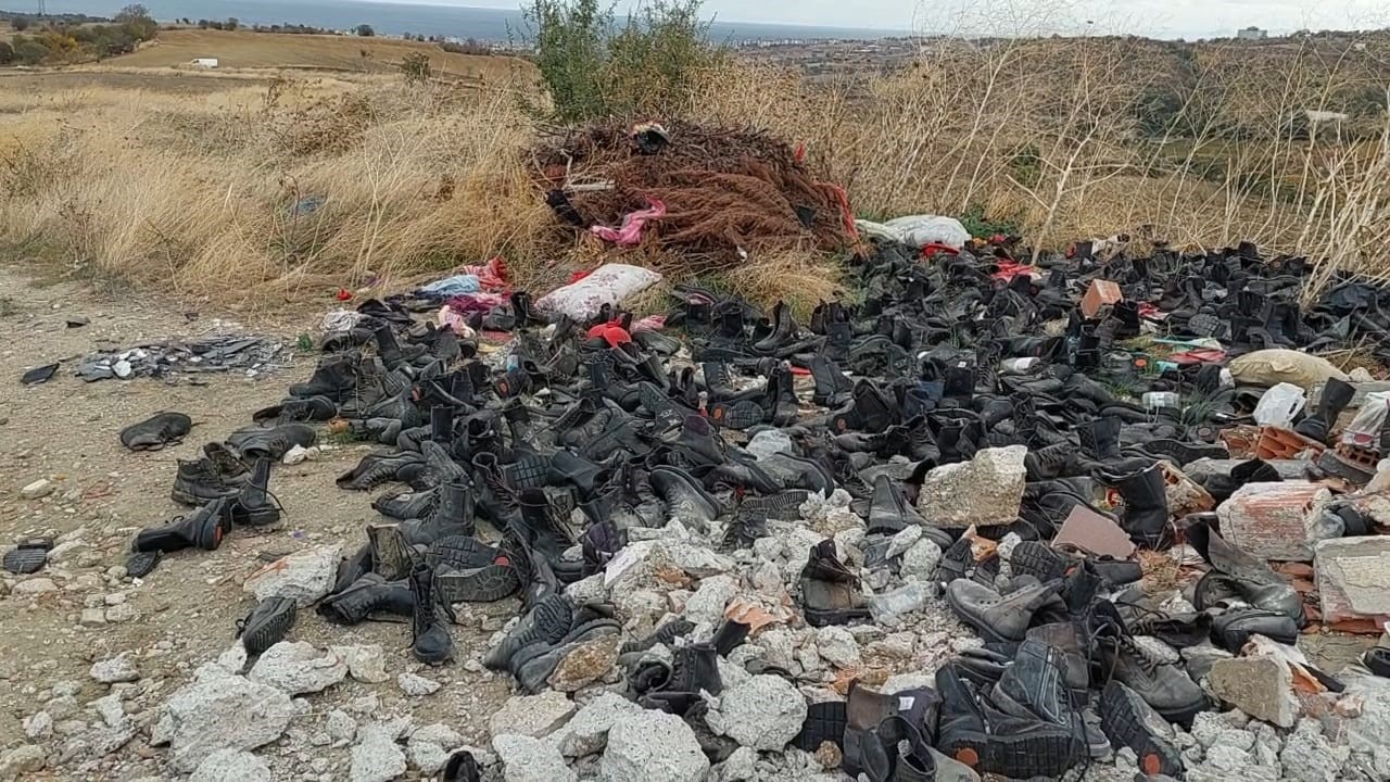 Tekirdağ’da kaçak döküm: ‘Ayakkabı mezarlığı’ görüntüleri hayrete düşürdü
