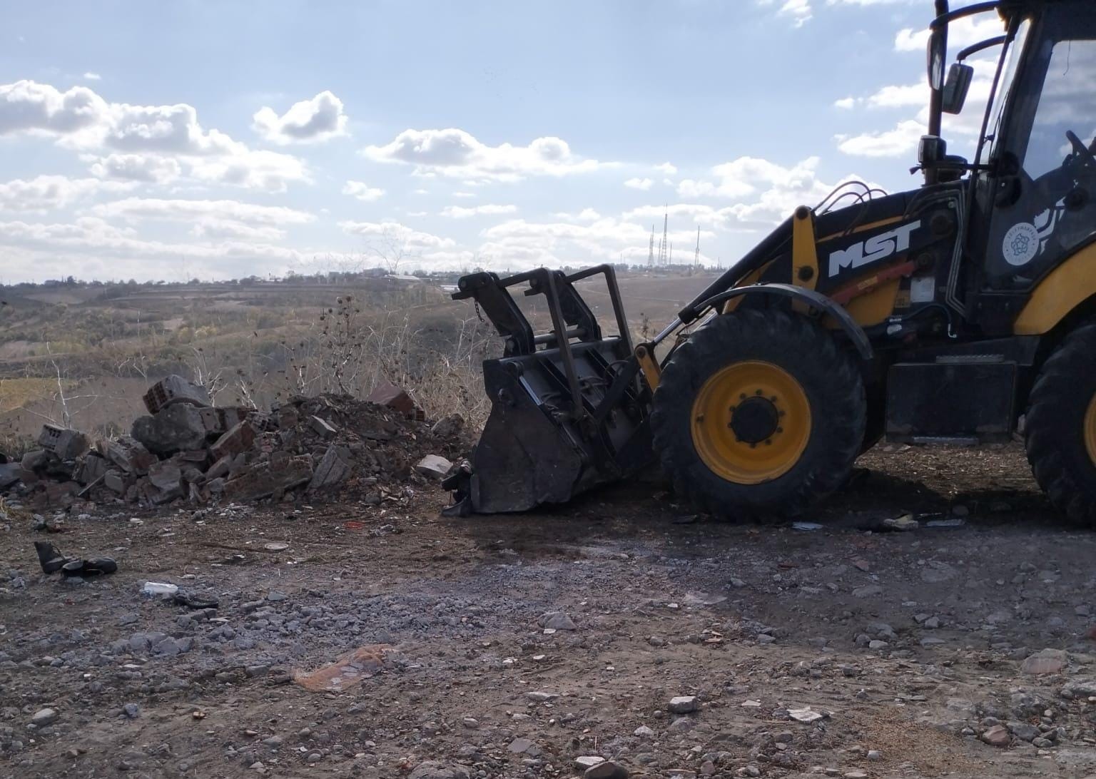 Tekirdağ’da kaçak döküm: ‘Ayakkabı mezarlığı’ görüntüleri hayrete düşürdü
