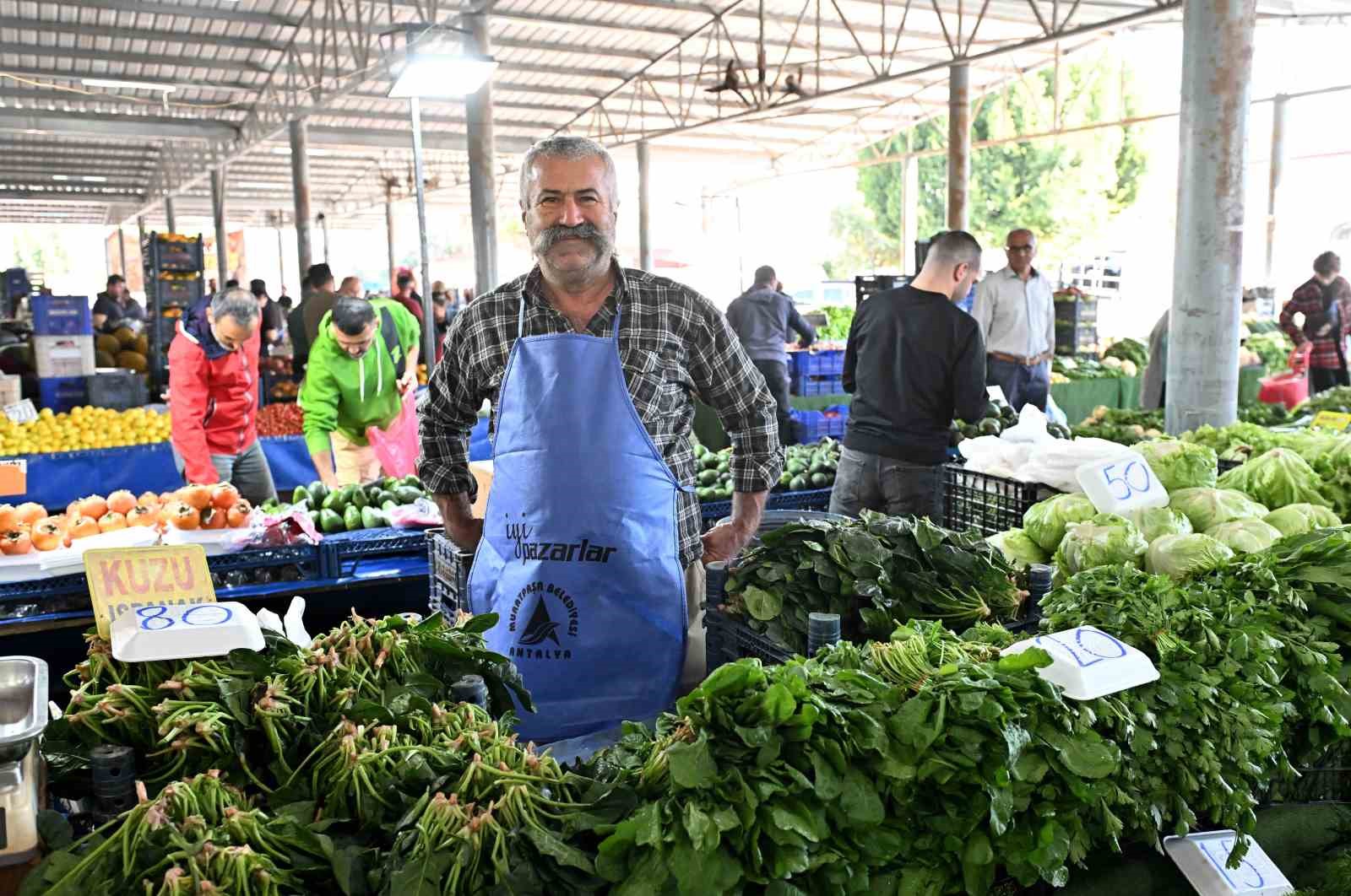 Muratpaşa pazarlarında tek tip önlük uygulaması başlatıldı
