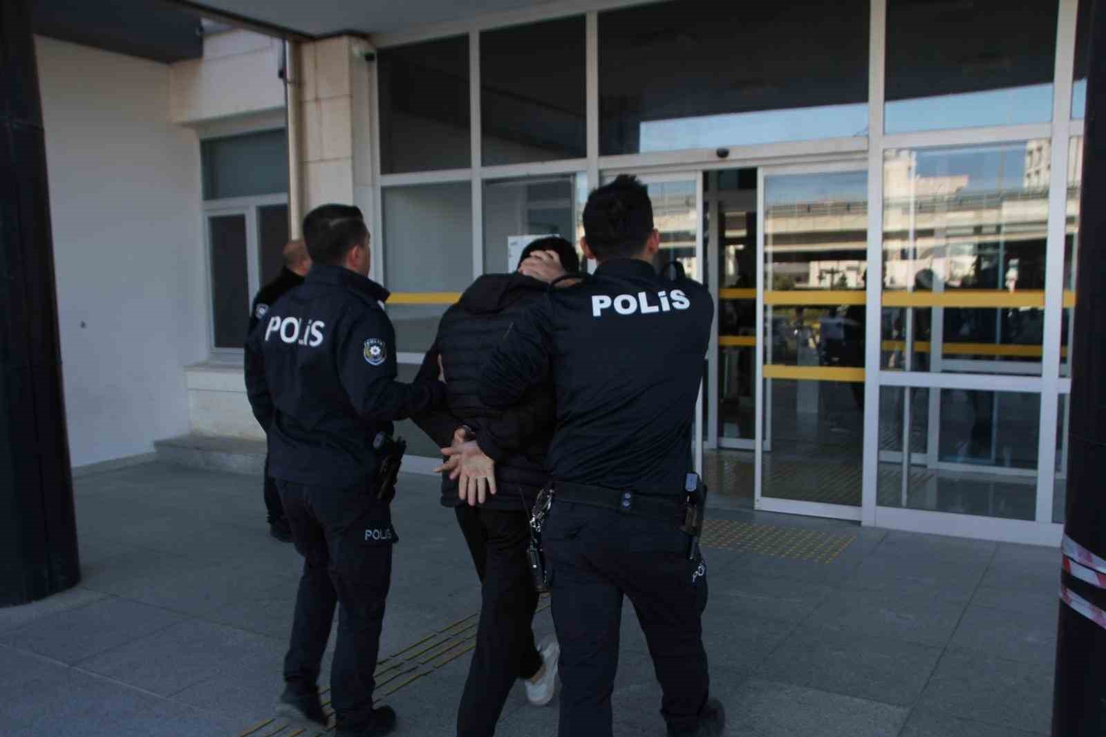 Serik’te fotoğraf stüdyosu hırsızlığı şüphelisi 2 kişi yakalandı
