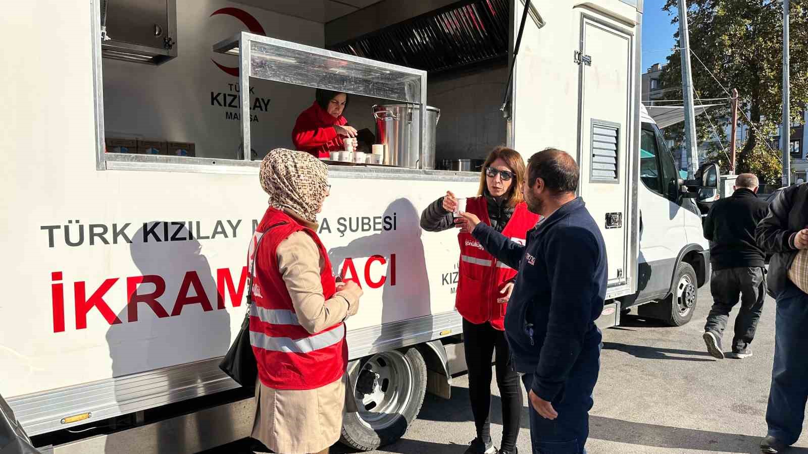 Kızılay’dan esnafa mesir macunlu süt ikramı
