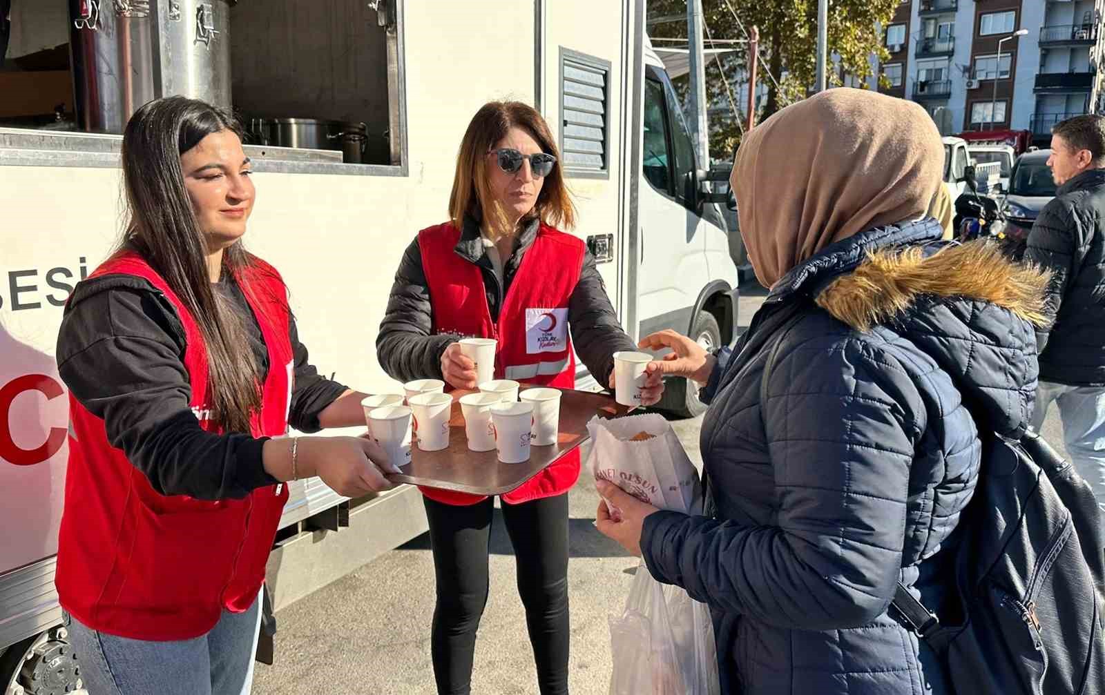 Kızılay’dan esnafa mesir macunlu süt ikramı
