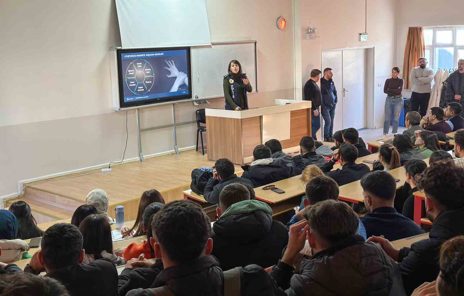 Atatürk üniversitesinden madde bağımlılığına yönelik eğitim semineri
