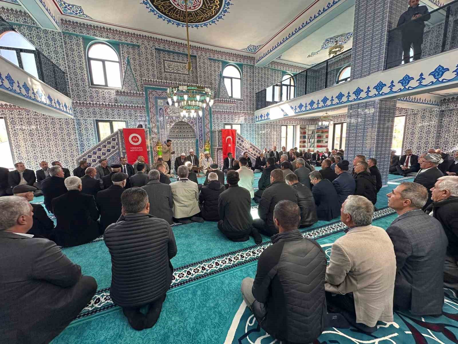 Yüksekova’da 1500 kişilik cami ibadete açıldı
