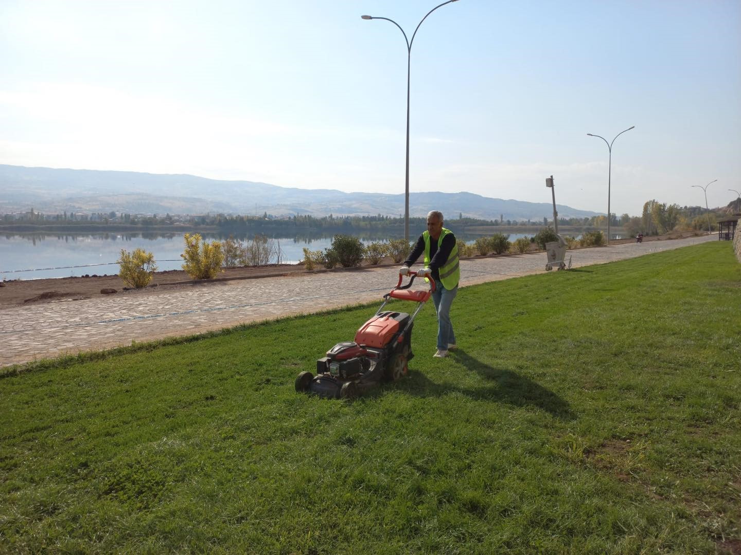 Peyzaj çalışmaları devam ediyor
