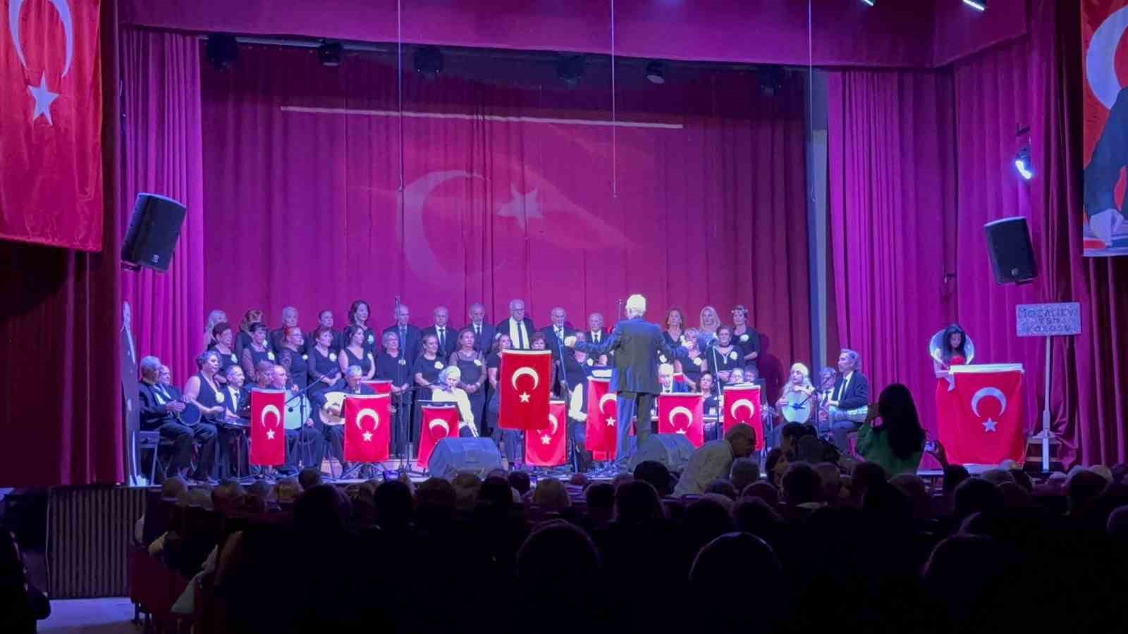 Büyükşehir 100 yaş evi üyelerinden ‘Ata’ya Saygı’ konseri
