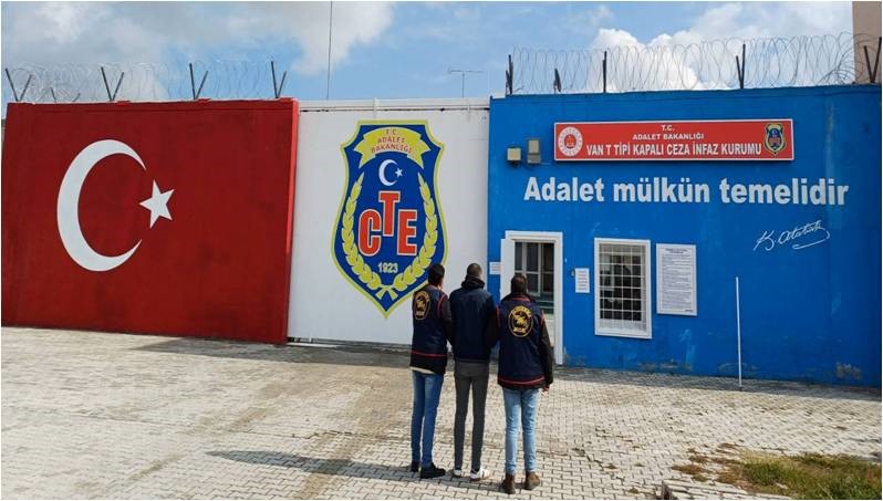 30 yıl kesinleşmiş hapis cezası ile aranan şahıs yakalandı
