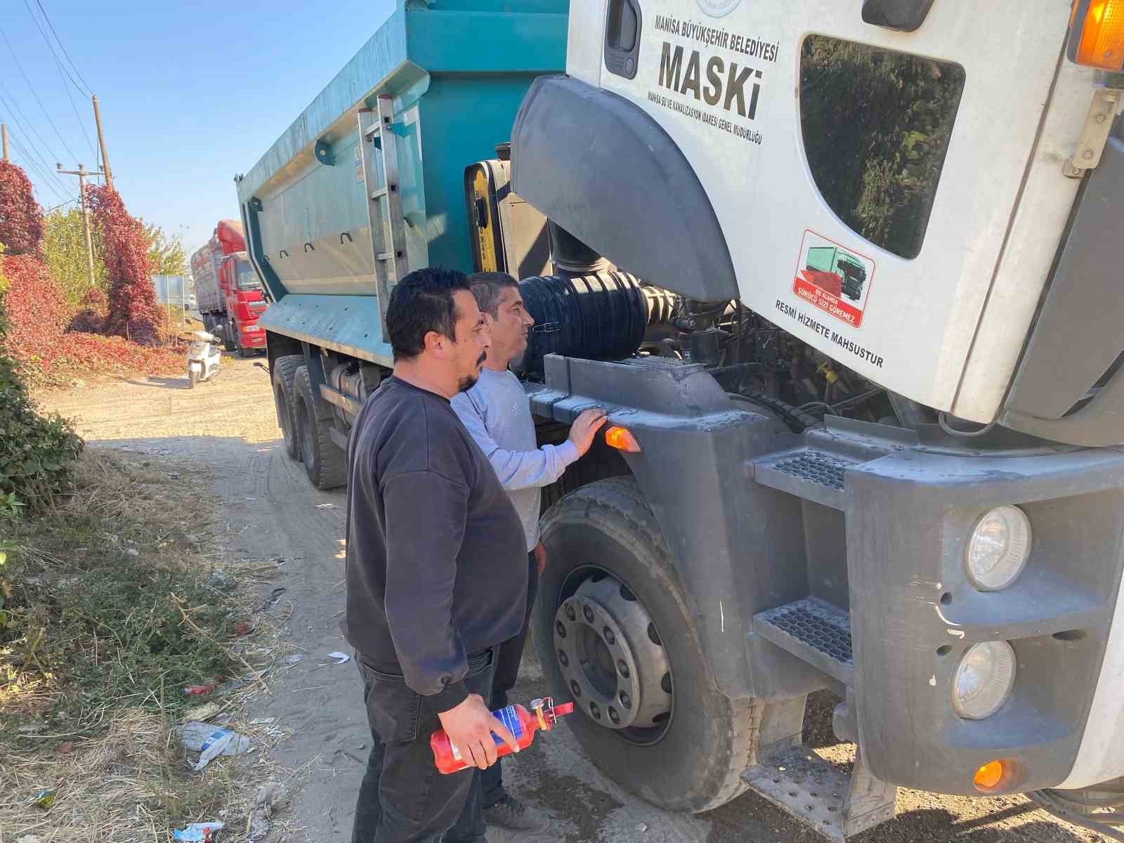 Seyir halindeki iki iş aracı alev aldı
