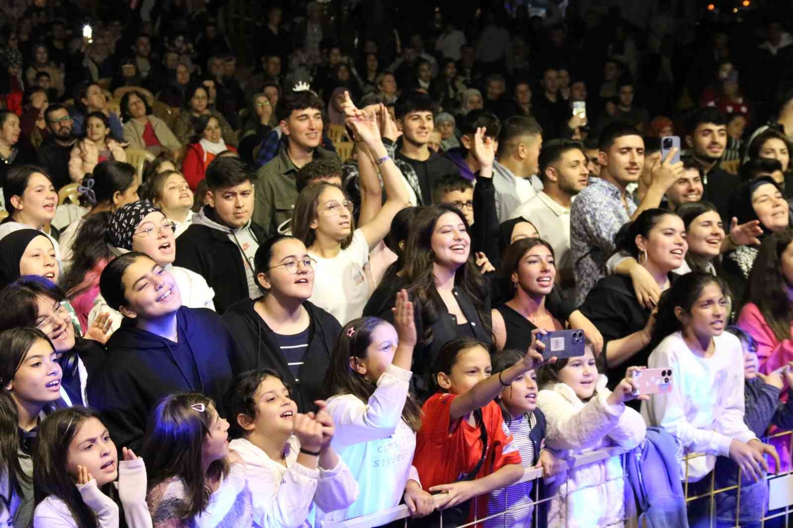 Üniversite öğrencilerinden Başkan Ercan’a festival teşekkürü
