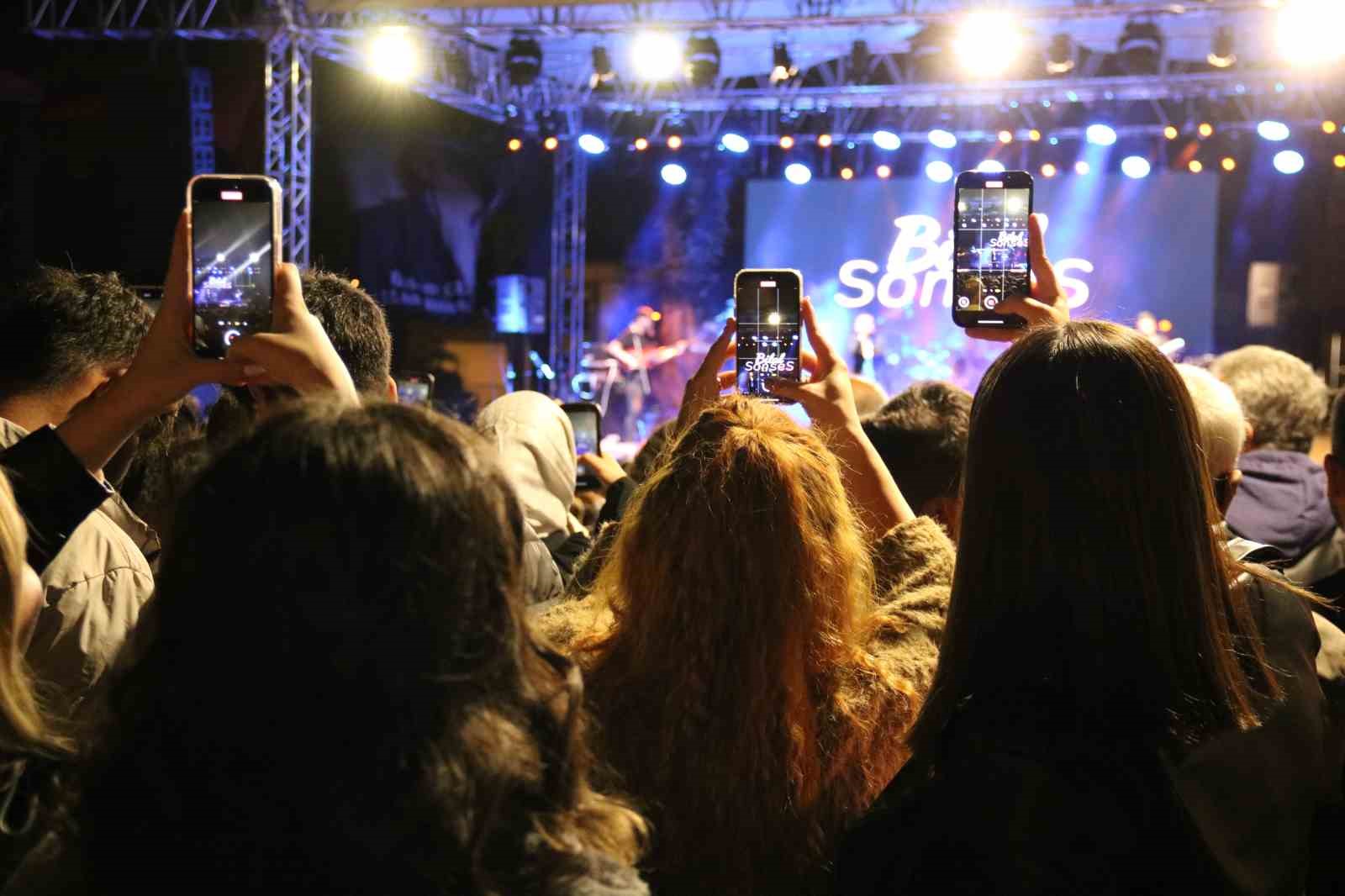 Üniversite öğrencilerinden Başkan Ercan’a festival teşekkürü
